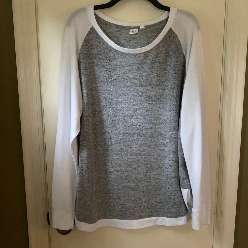 GAP sweater